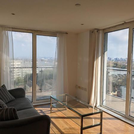 2 Bed 2 Baths Apt In Stratford Apartment Лондон Екстериор снимка